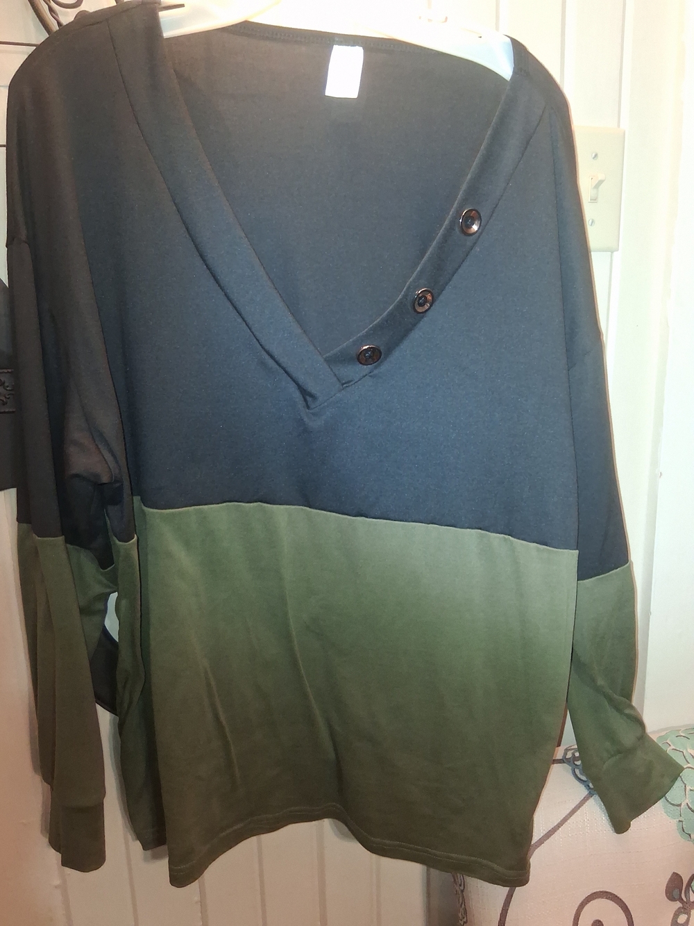 Source Unknown Olive Green and Black V-Neck Button Accent Blouse